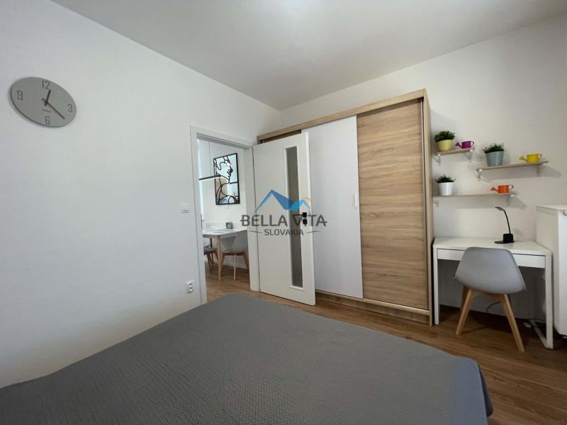 d154e0f6-1141-43e0-a0f8-0cc119bab601.jpg