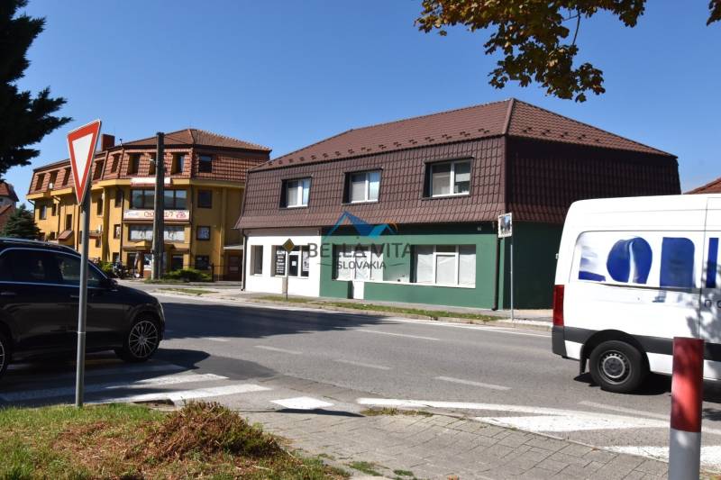 Obchodné priestory na Šafárikovej ulici v Galante