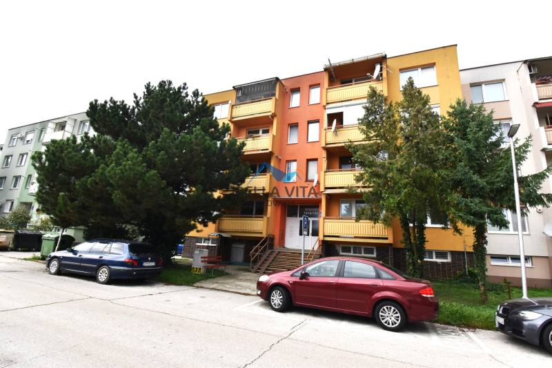 EXKLUZÍVNE - Moderný 3-izbový byt po rekonštrukcii na predaj v Galante