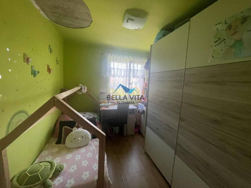 RD Topoľnica izba malá poschodie.jpg