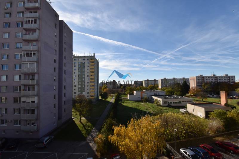 Pohľad na sídlisko a vežiaky na Štvrti SNP v Galante.