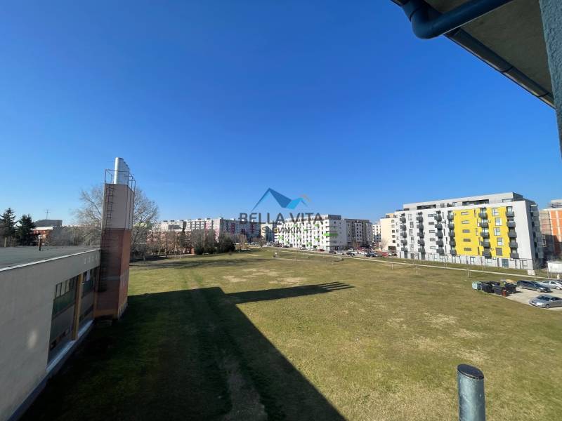 predaj 1 i Vodárenská Galanta výhľad z okna.jpeg