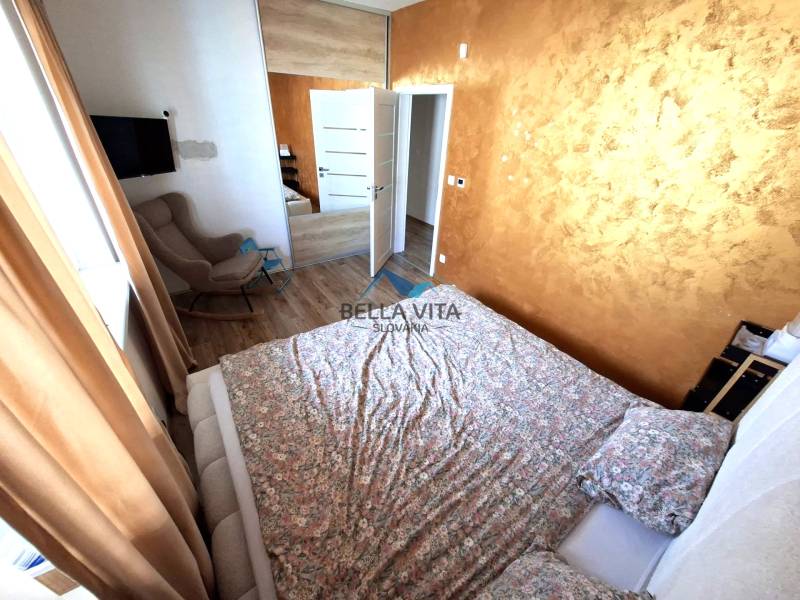 4 i rodinný dom Galanta spálňa1.jpeg