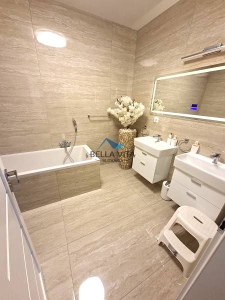 4 i rodinný dom Galanta kúpellka2.jpeg