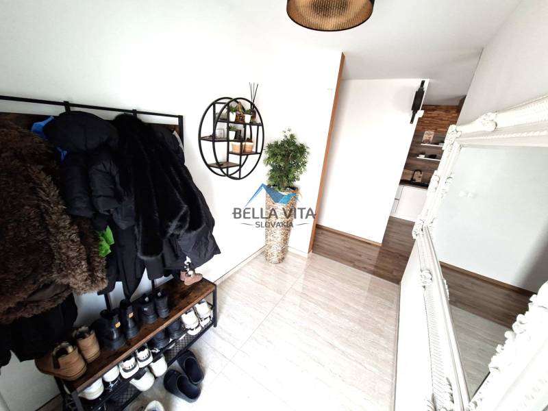 4 i rodinný dom Galanta chodba1.jpeg